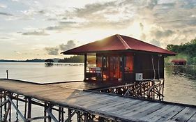 Coriana Dive Resort